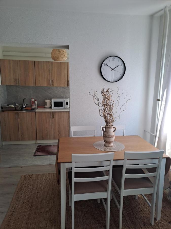 Enjoy Traveling Apartment Tuzla Bagian luar foto