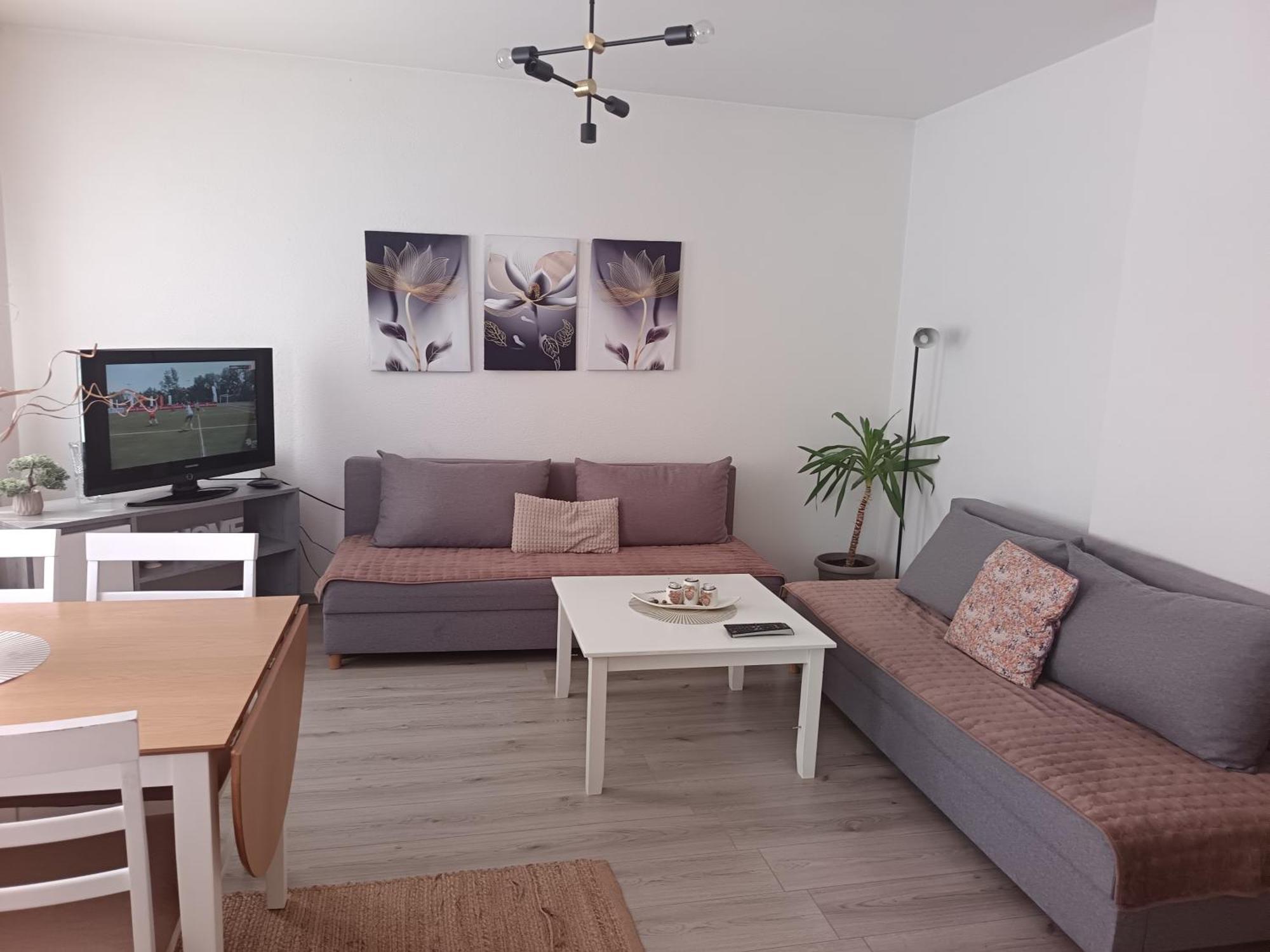 Enjoy Traveling Apartment Tuzla Bagian luar foto